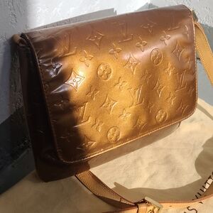 100% Authentic LOUIS VUITTON CLUTCH/ PURSE.